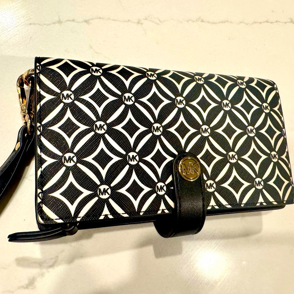 New Michael Kors Maple Signature wallet